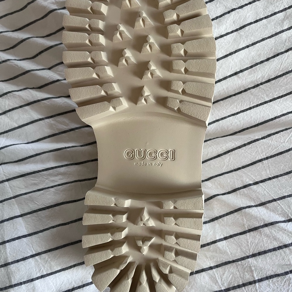 Gucci Cream Logo Clogs - Picture 7 of 7